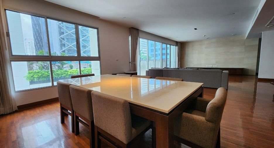 For rent 3 bedrooms apartment in Khlong Toei, Bangkok