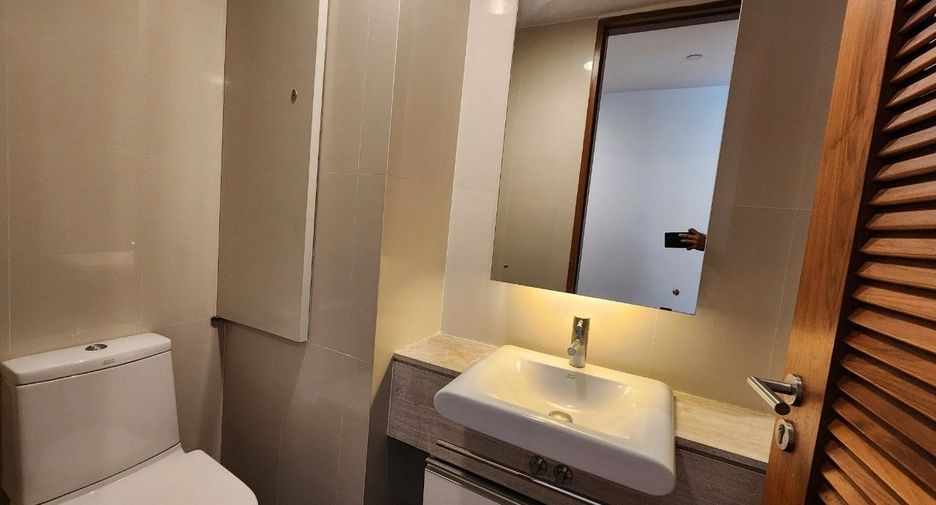 For rent 3 bedrooms apartment in Khlong Toei, Bangkok