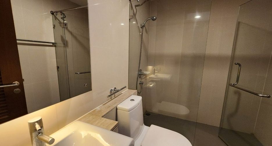 For rent 3 bedrooms apartment in Khlong Toei, Bangkok