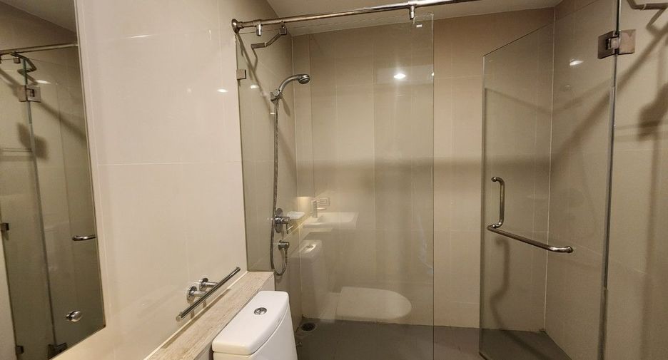 For rent 3 bedrooms apartment in Khlong Toei, Bangkok