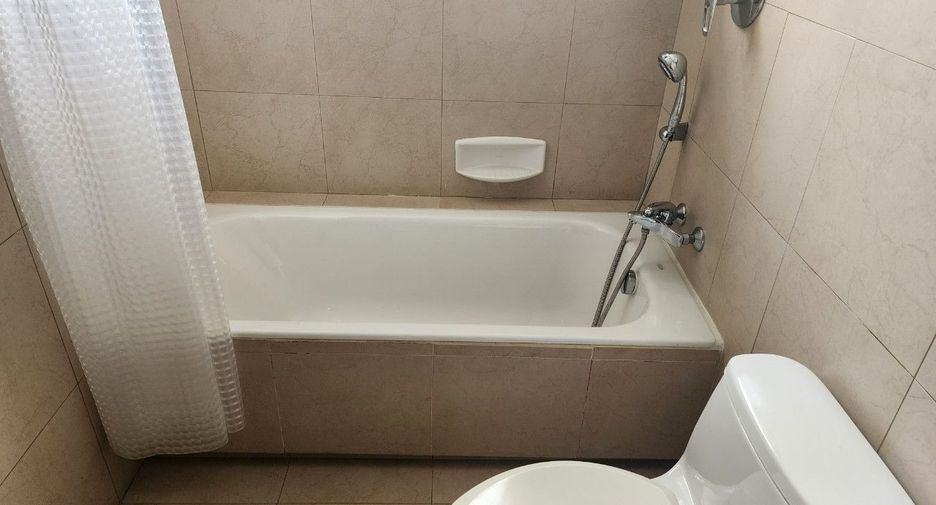 For rent 3 bedrooms apartment in Pathum Wan, Bangkok