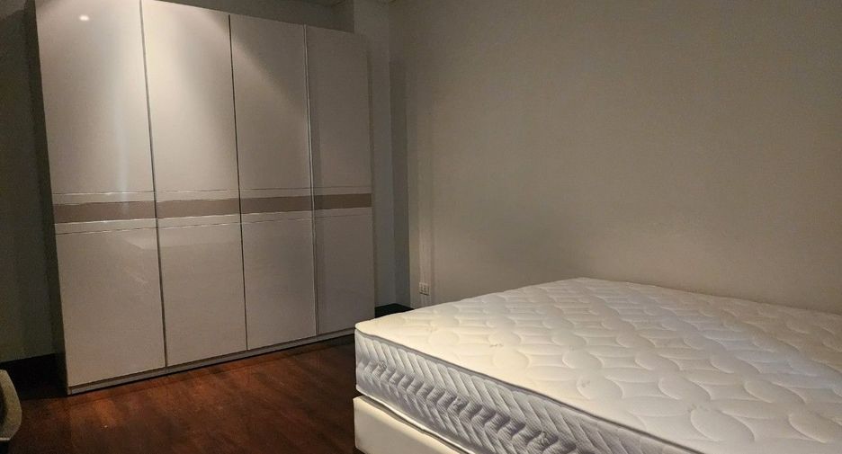 For rent 3 bedrooms apartment in Pathum Wan, Bangkok