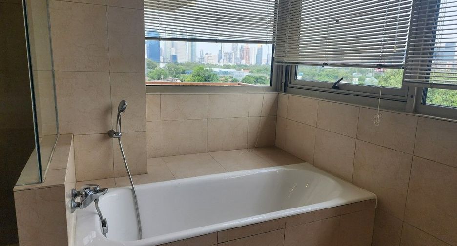 For rent 3 bedrooms apartment in Pathum Wan, Bangkok