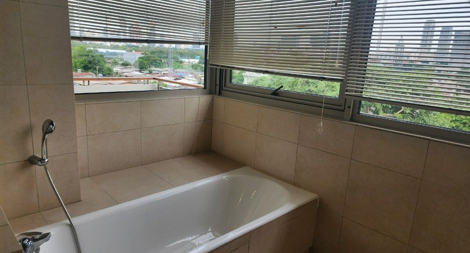 For rent 3 bedrooms apartment in Pathum Wan, Bangkok