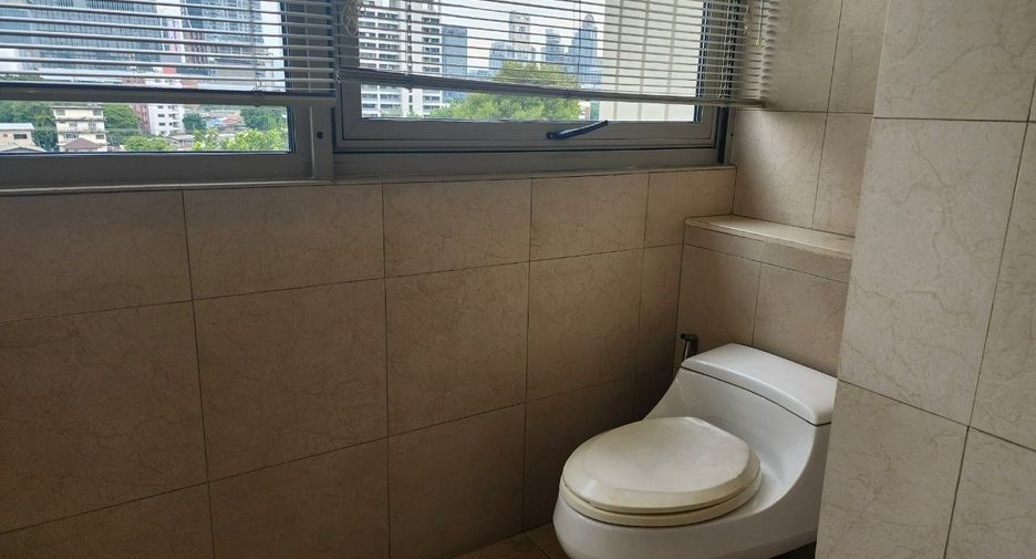For rent 3 bedrooms apartment in Pathum Wan, Bangkok