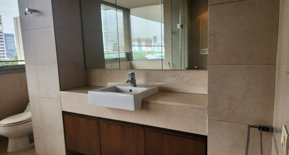 For rent 3 bedrooms apartment in Pathum Wan, Bangkok
