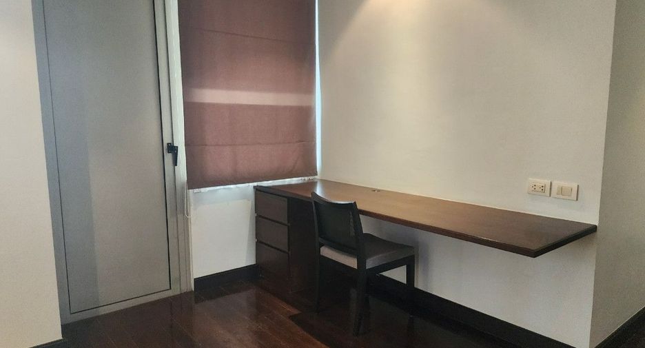 For rent 3 bedrooms apartment in Pathum Wan, Bangkok