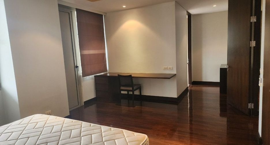 For rent 3 bedrooms apartment in Pathum Wan, Bangkok