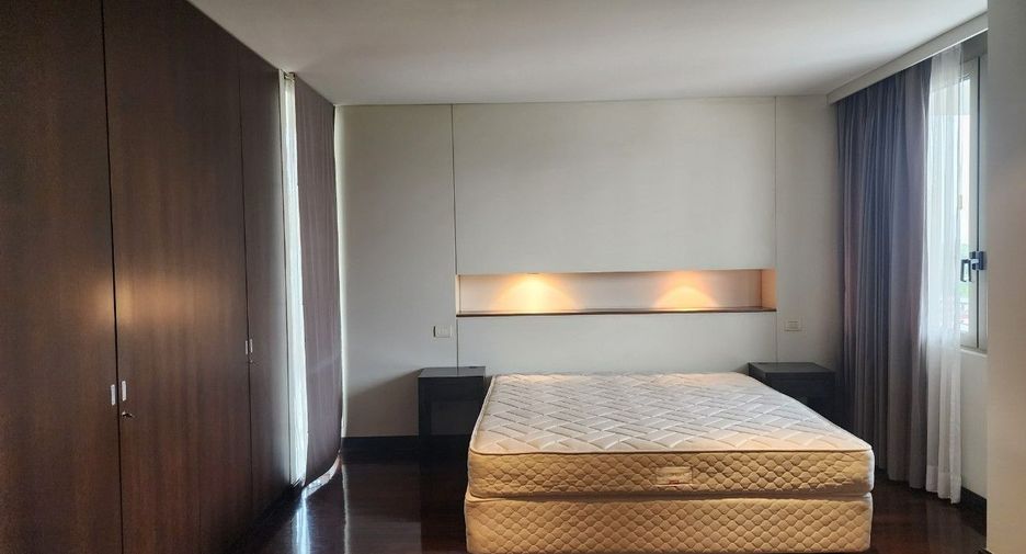 For rent 3 bedrooms apartment in Pathum Wan, Bangkok