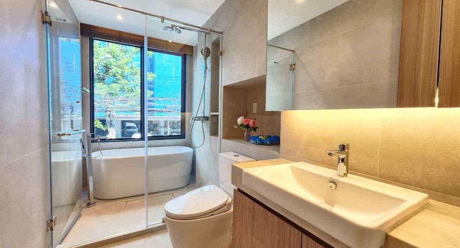 For rent 2 bedrooms apartment in Khlong Toei, Bangkok