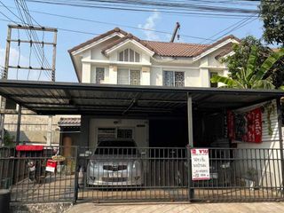 For sale 3 bed townhouse in Lam Luk Ka, Pathum Thani