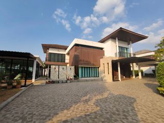 出售 5 卧室 独立屋 在 Mueang Chon Buri, Chon Buri