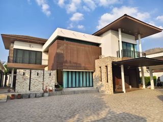 出售 5 卧室 独立屋 在 Mueang Chon Buri, Chon Buri