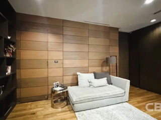 For sale 4 bedrooms house in Watthana, Bangkok