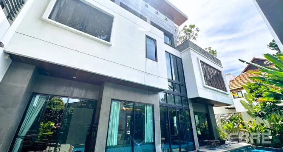 For sale 4 bedrooms house in Watthana, Bangkok