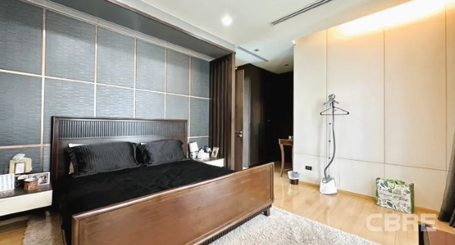 For sale 4 bedrooms house in Watthana, Bangkok