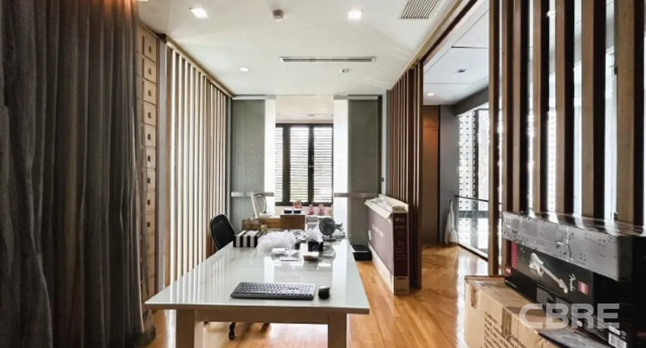 For sale 4 bedrooms house in Watthana, Bangkok