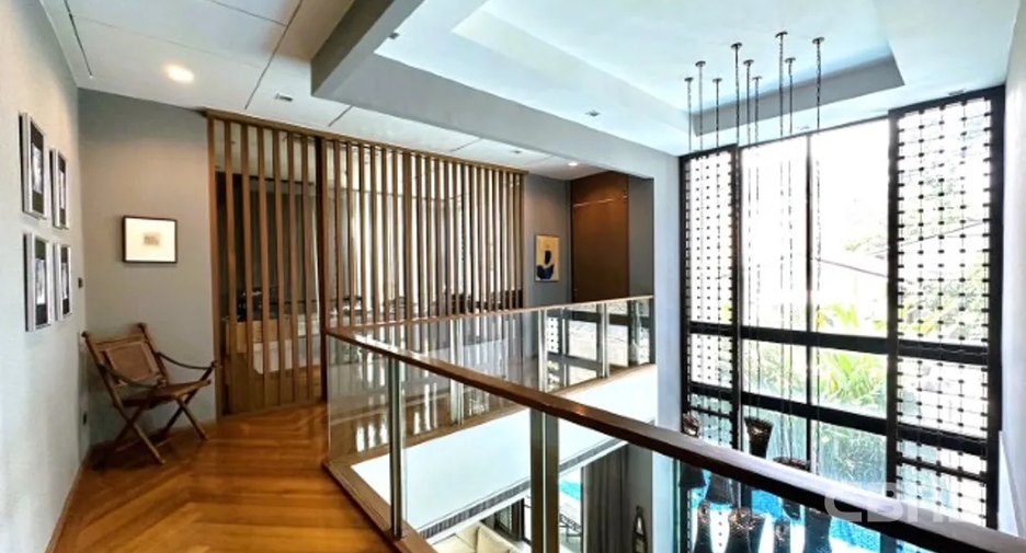 For sale 4 bedrooms house in Watthana, Bangkok