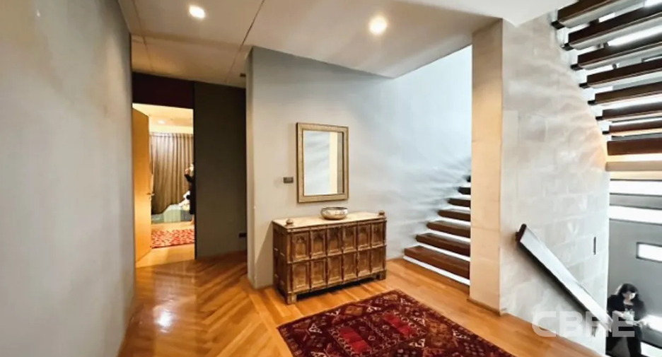 For sale 4 bedrooms house in Watthana, Bangkok