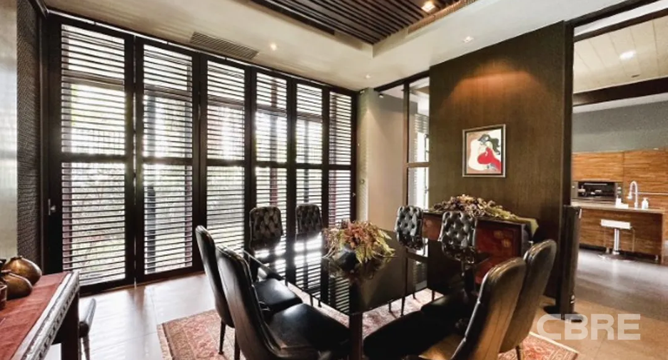 For sale 4 bedrooms house in Watthana, Bangkok