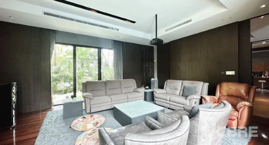 For sale 4 bedrooms house in Watthana, Bangkok