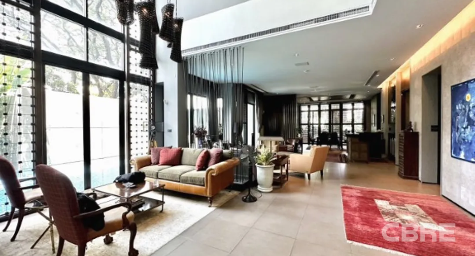 For sale 4 bedrooms house in Watthana, Bangkok