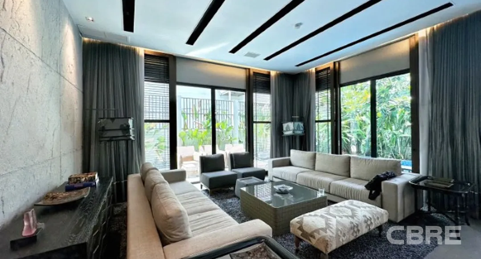 For sale 4 bedrooms house in Watthana, Bangkok