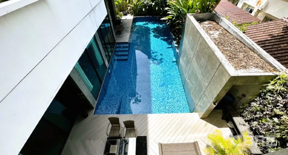 For sale 4 bedrooms house in Watthana, Bangkok
