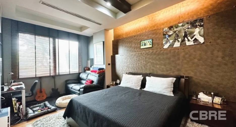 For sale 4 bedrooms house in Watthana, Bangkok