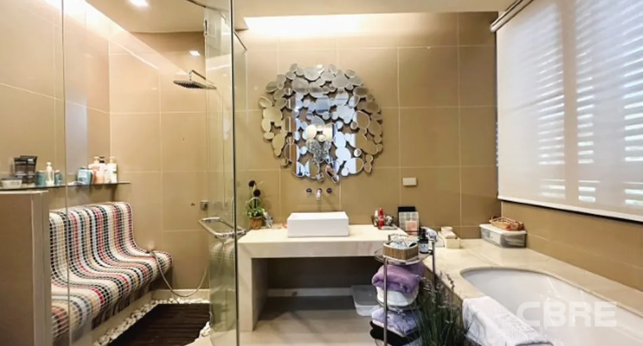 For sale 4 bedrooms house in Watthana, Bangkok