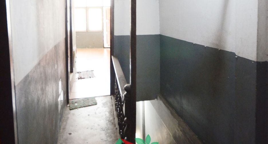 Local comercial en venta de 9 habitaciones en Huai Khwang, Bangkok