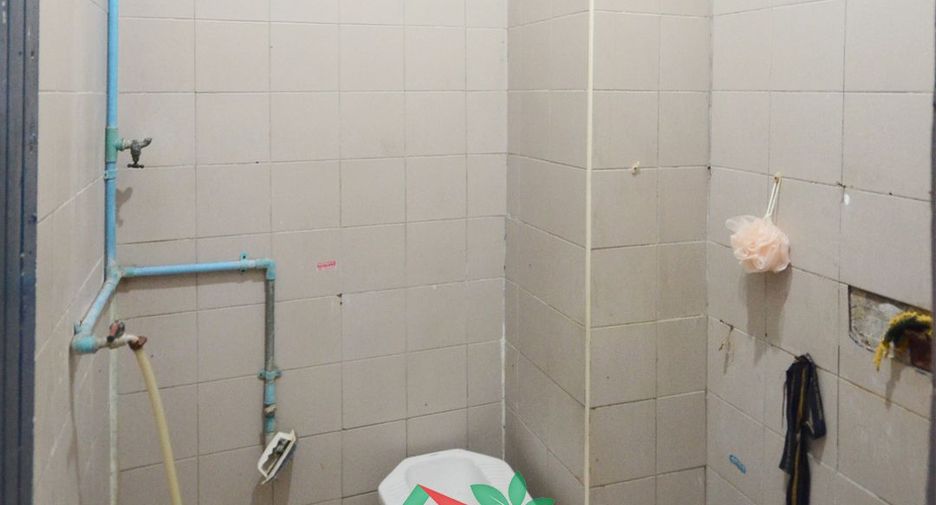 Local comercial en venta de 9 habitaciones en Huai Khwang, Bangkok
