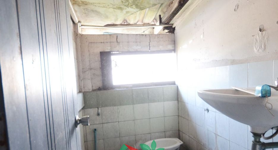 Local comercial en venta de 9 habitaciones en Huai Khwang, Bangkok