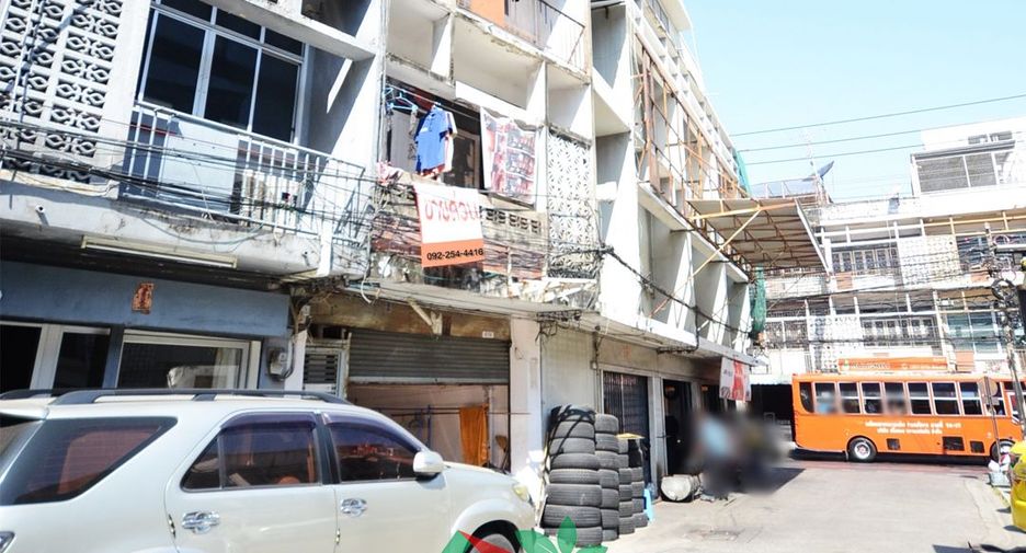 Local comercial en venta de 9 habitaciones en Huai Khwang, Bangkok