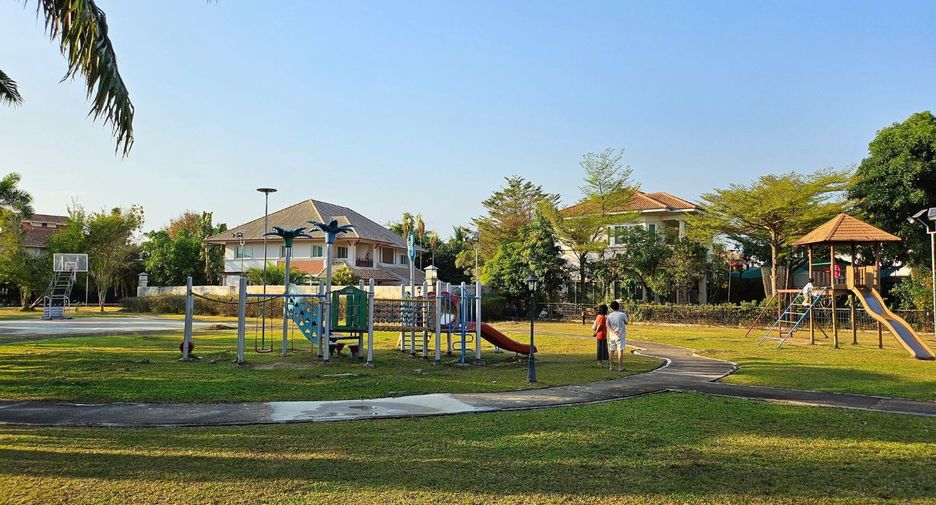 For rent 3 bedrooms house in Saraphi, Chiang Mai