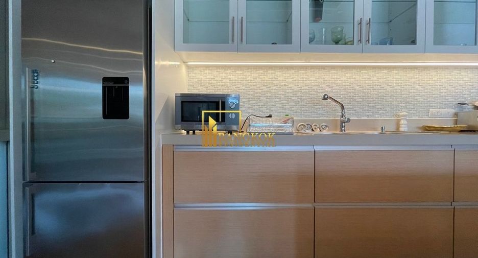 For rent 2 bedrooms condo in Khlong Toei, Bangkok