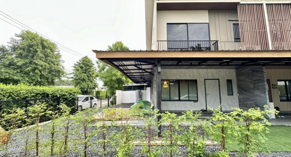 For rent 3 bedrooms townhouse in Pak Kret, Nonthaburi