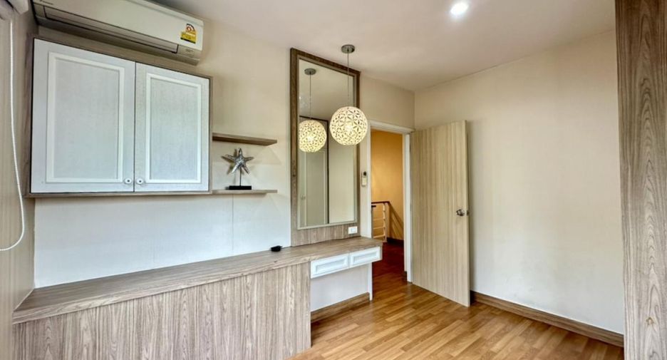 For rent 3 bedrooms townhouse in Pak Kret, Nonthaburi