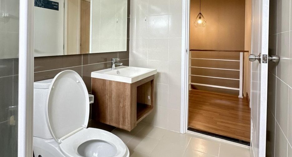 For rent 3 bedrooms townhouse in Pak Kret, Nonthaburi