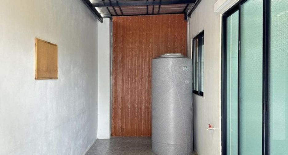 For rent 3 bedrooms townhouse in Pak Kret, Nonthaburi