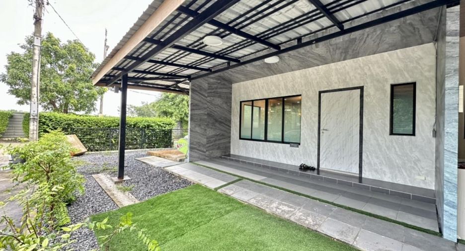 For rent 3 bedrooms townhouse in Pak Kret, Nonthaburi