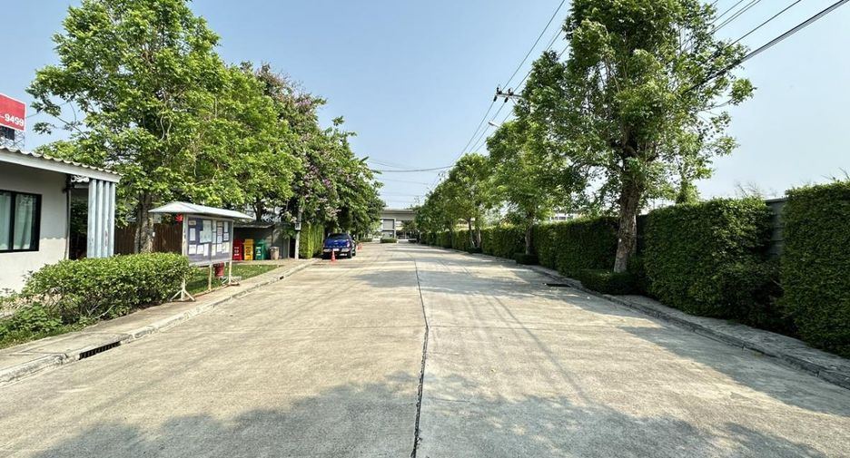 For rent 3 bedrooms townhouse in Pak Kret, Nonthaburi