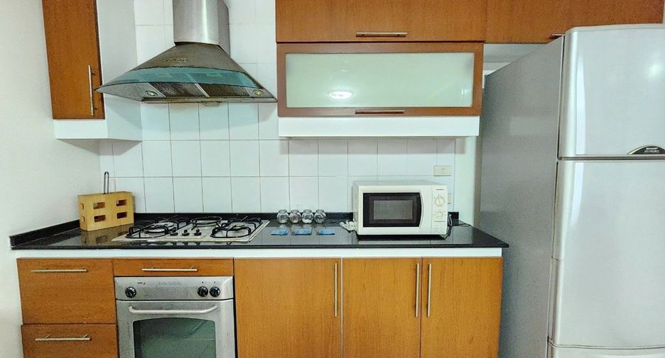 For rent 3 bedrooms apartment in Khlong Toei, Bangkok