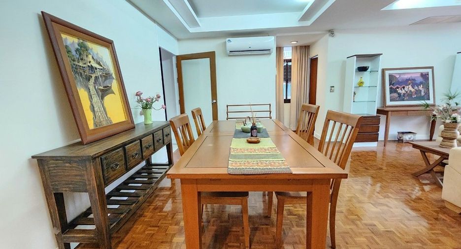 For rent 3 bedrooms apartment in Khlong Toei, Bangkok