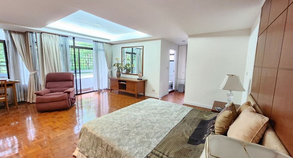 For rent 3 bedrooms apartment in Khlong Toei, Bangkok