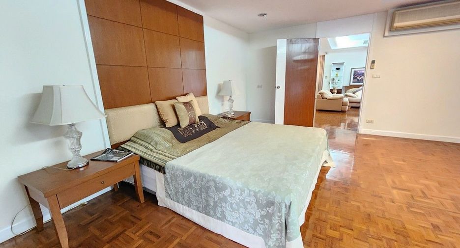 For rent 3 bedrooms apartment in Khlong Toei, Bangkok