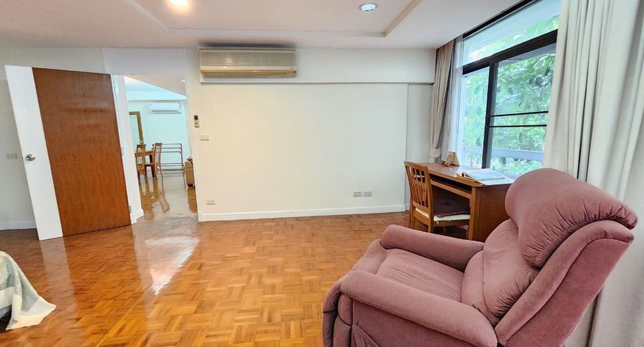 For rent 3 bedrooms apartment in Khlong Toei, Bangkok