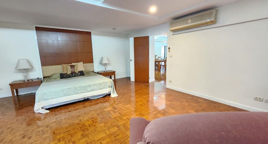 For rent 3 bedrooms apartment in Khlong Toei, Bangkok