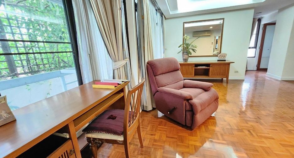 For rent 3 bedrooms apartment in Khlong Toei, Bangkok