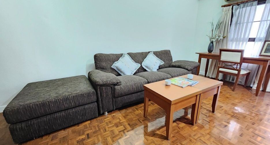 For rent 3 bedrooms apartment in Khlong Toei, Bangkok